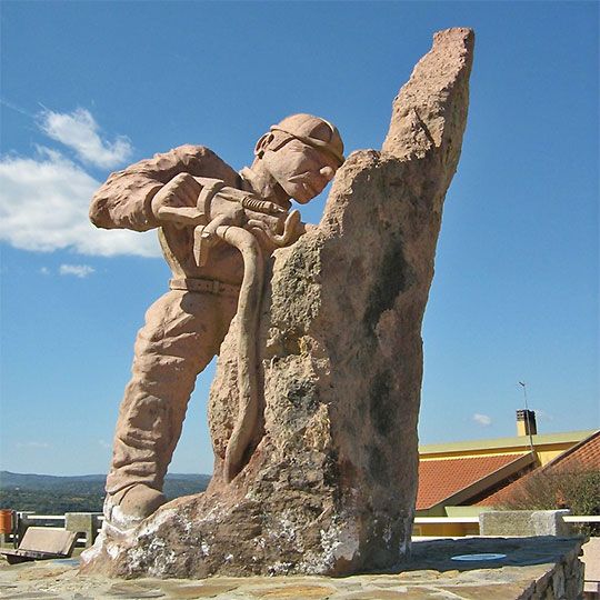 Monumenti (foto dal sito www.sardegnadigitallibrary.it)