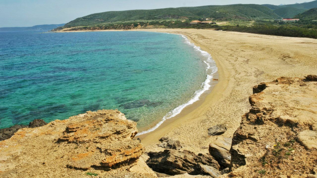Spiaggia Portu Maga (foto dal sito www.sardegnaturismo.it)